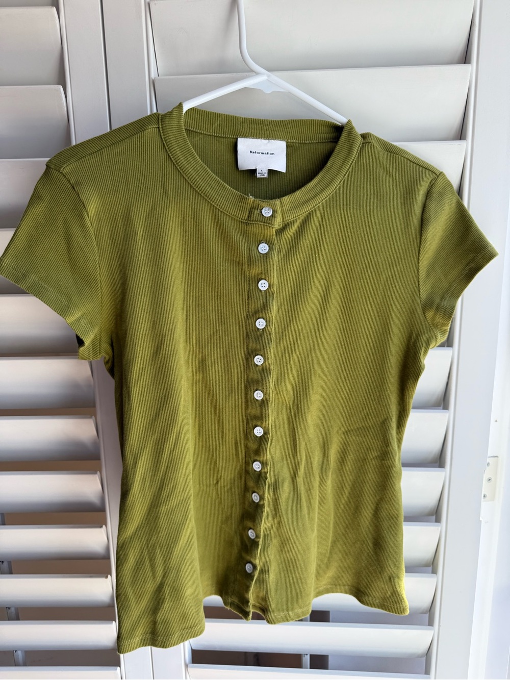 Reformation Olive Short Sleeve Button-Front Tee sz L